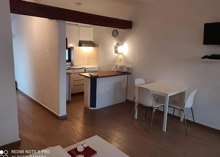 Ocean View Apt , Old Town, Walk To Beach & Restaurants