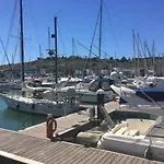Ocean View Apt , Old Town, Walk To Beach & Restaurants Apartman *